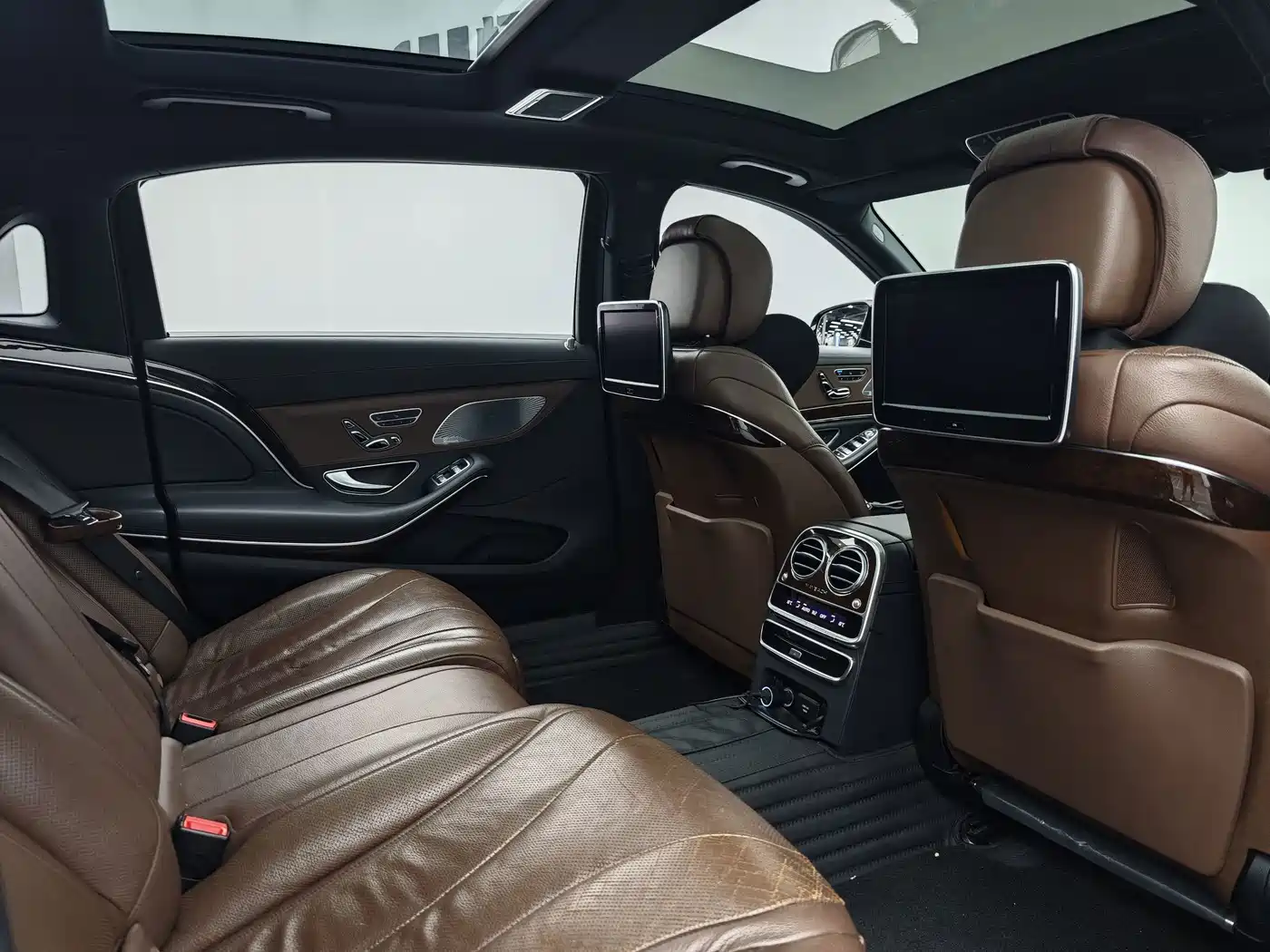 Photo 16 - Mercedes-Benz Maybach S-Class