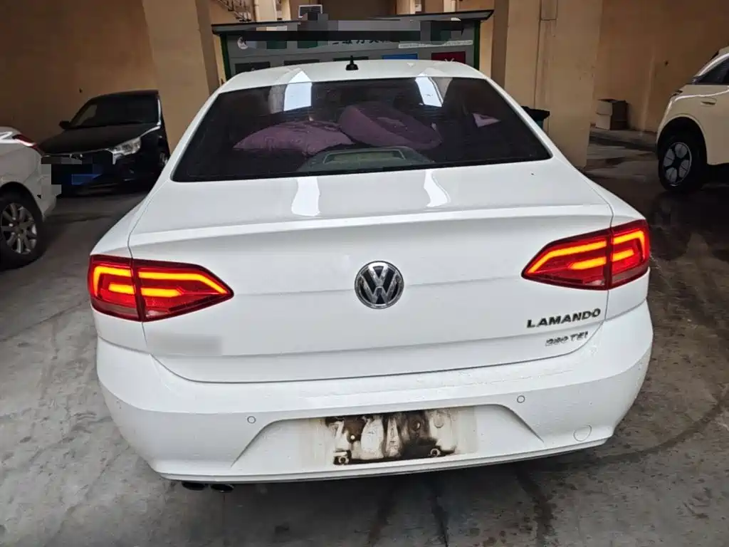 Photo 6 - Volkswagen Lamando