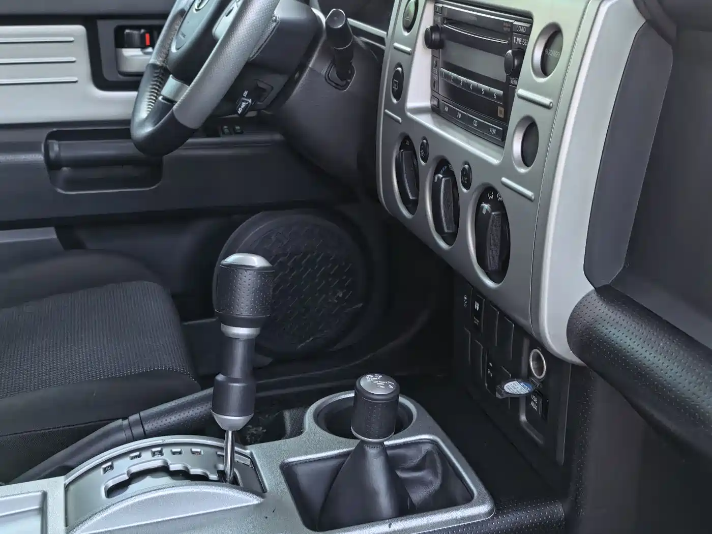 Toyota FJ Cruiser 2013 4.0L фото 11