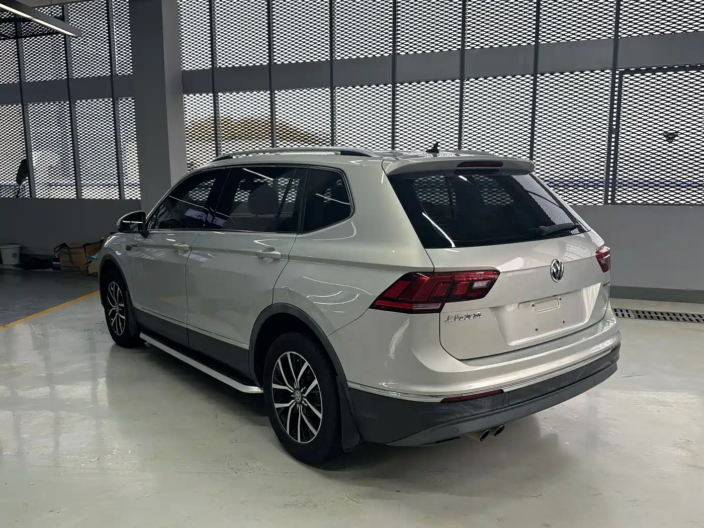Volkswagen Tiguan L 2018 Facelift 330TSI Automatic 2WD Comfort Edition фото 4