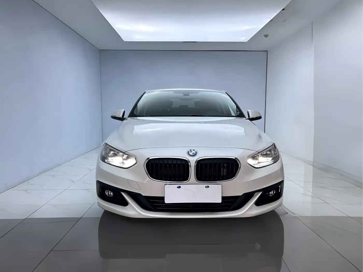 BMW 1 Series 2018 118i Fashion Edition фото 2