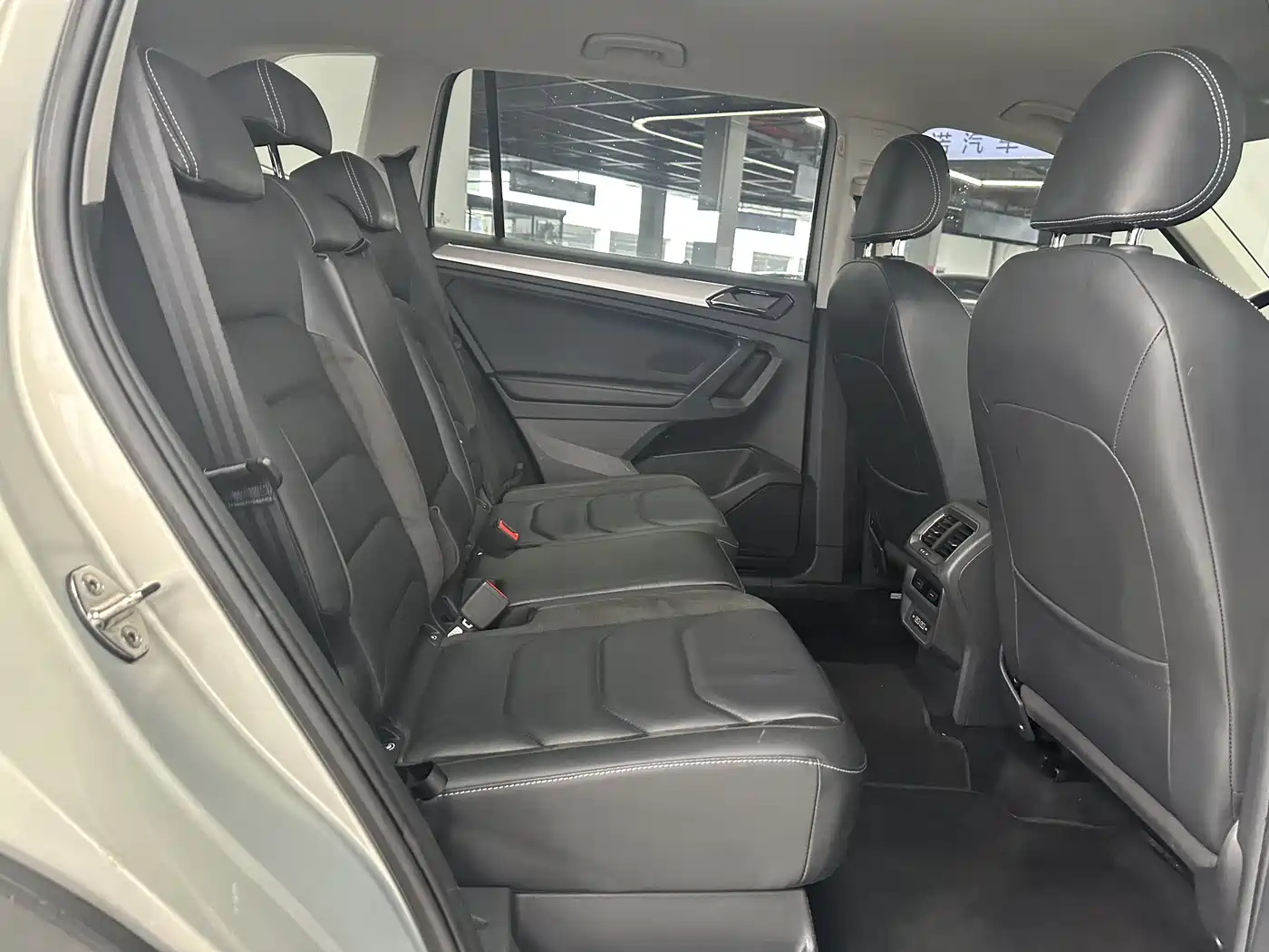 Volkswagen Tiguan L 2018 Facelift 330TSI Automatic 2WD Comfort Edition фото 10