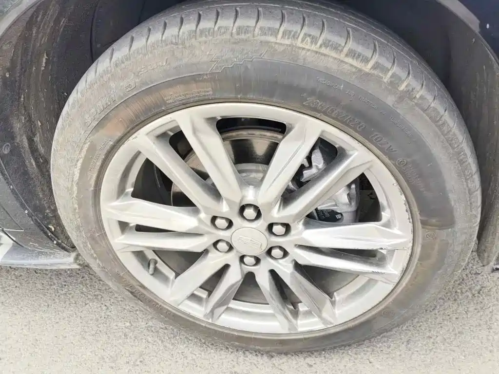Фото 6 - Cadillac XT6