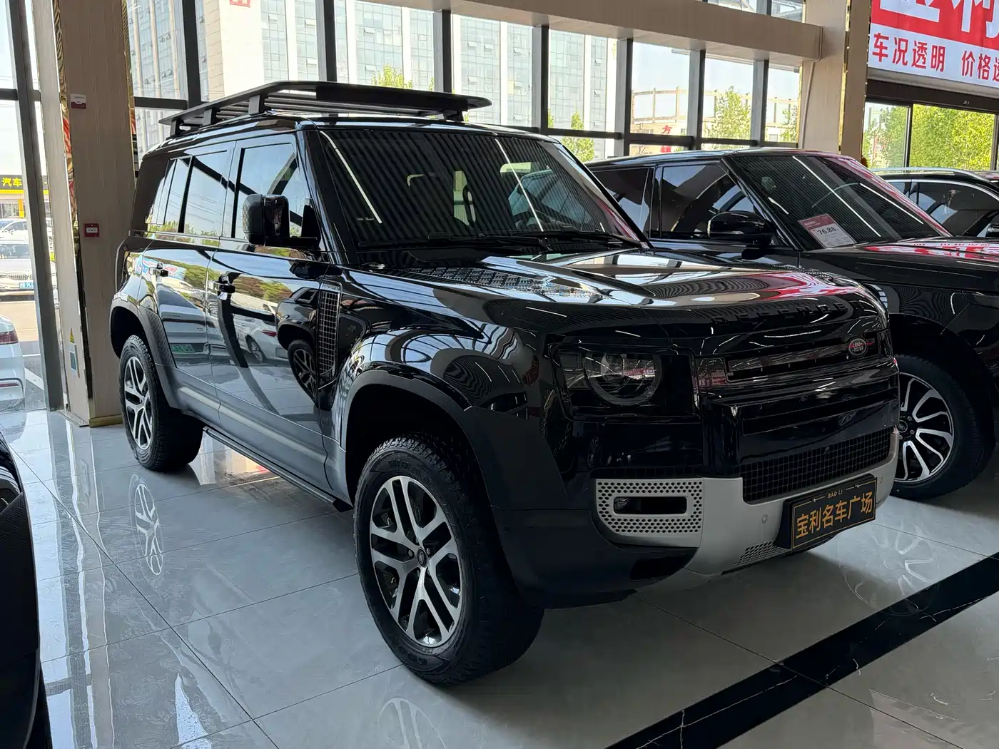 Land Rover Defender 2024 110 3.0T P400 Dark Special Edition фото 3