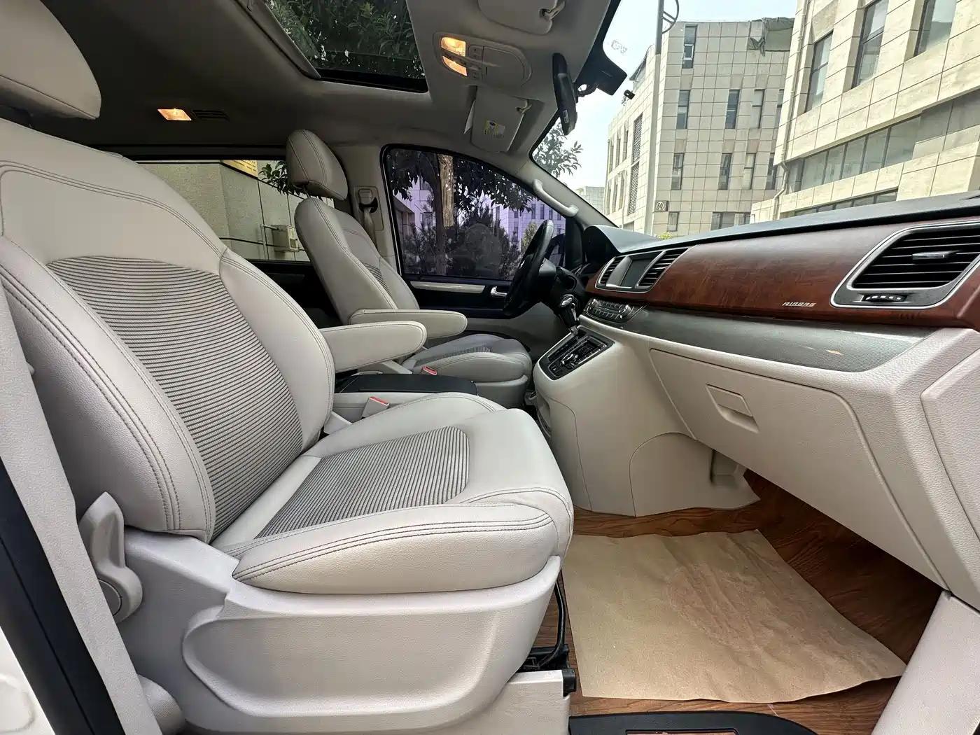 SAIC Maxus Maxus G10 2017 2018 PLUS 2.0T Automatic Elite Edition