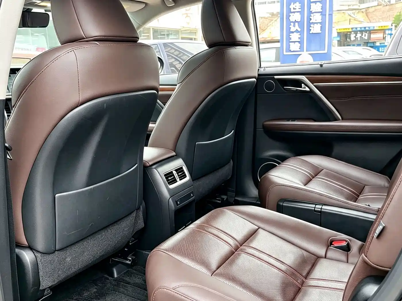 Фото 10 - Lexus RX