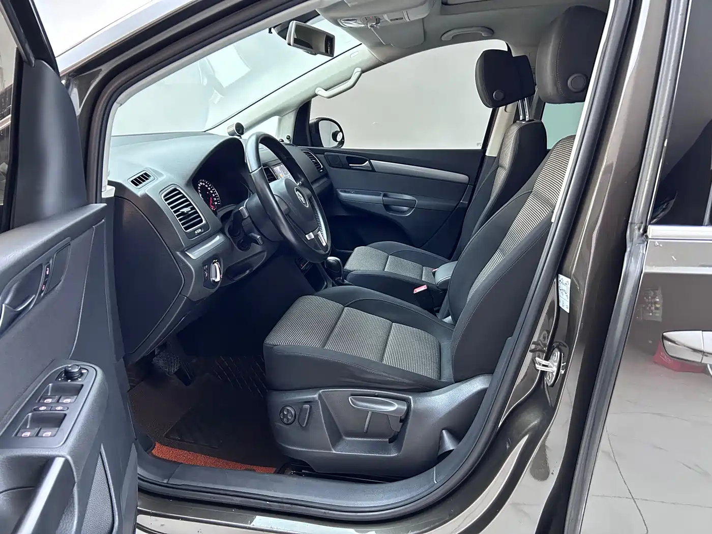 Volkswagen Sharan 2014 2.0TSI Standard фото 8