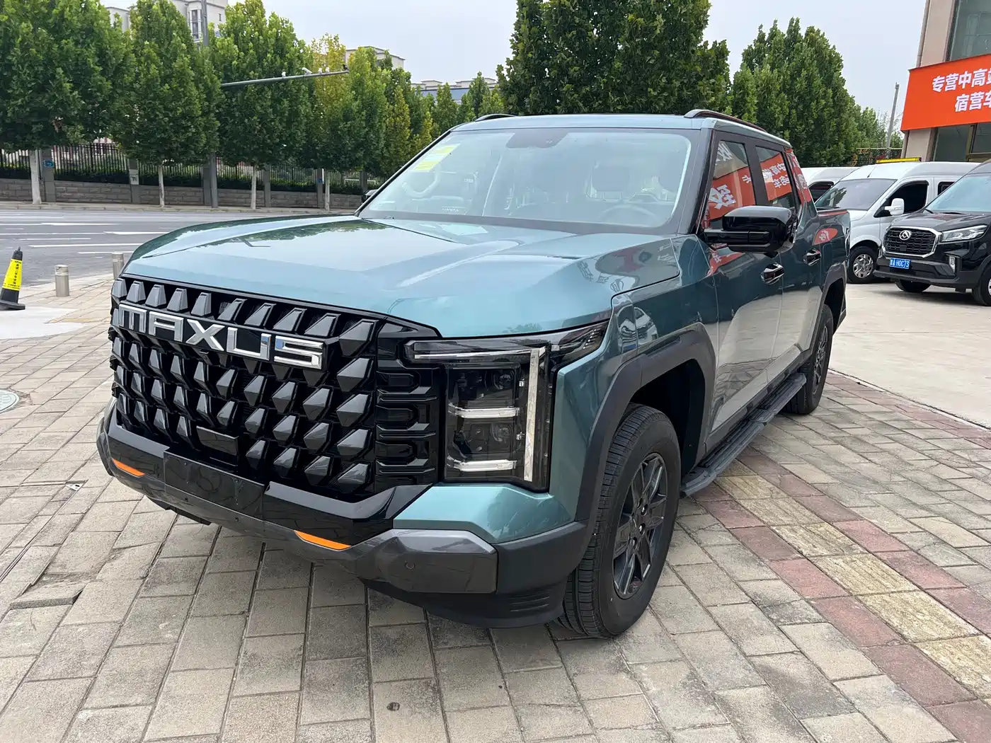 SAIC Maxus Interstellar X
