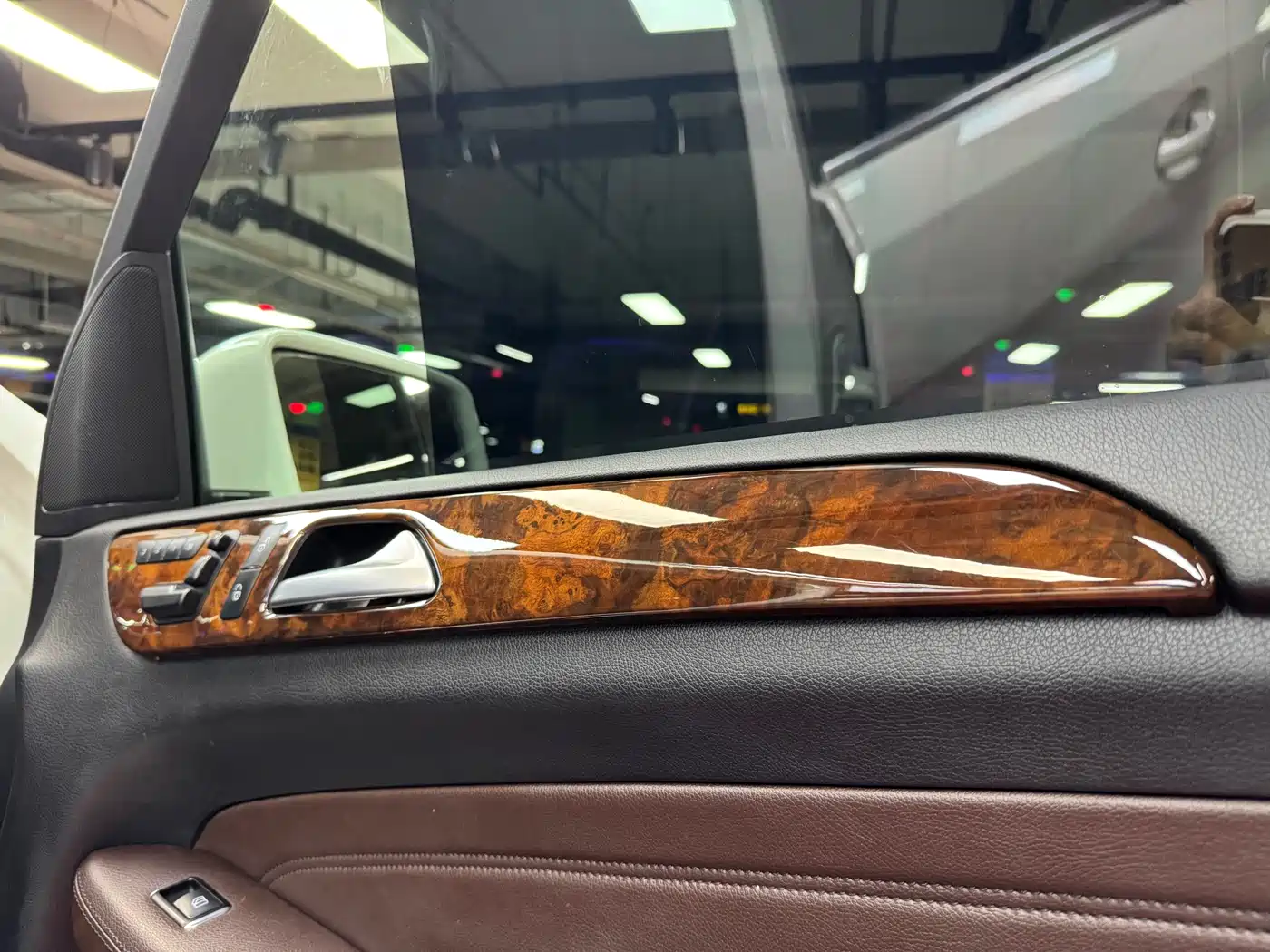 Mercedes-Benz M-Class 2012 Model ML 350 Luxury фото 32