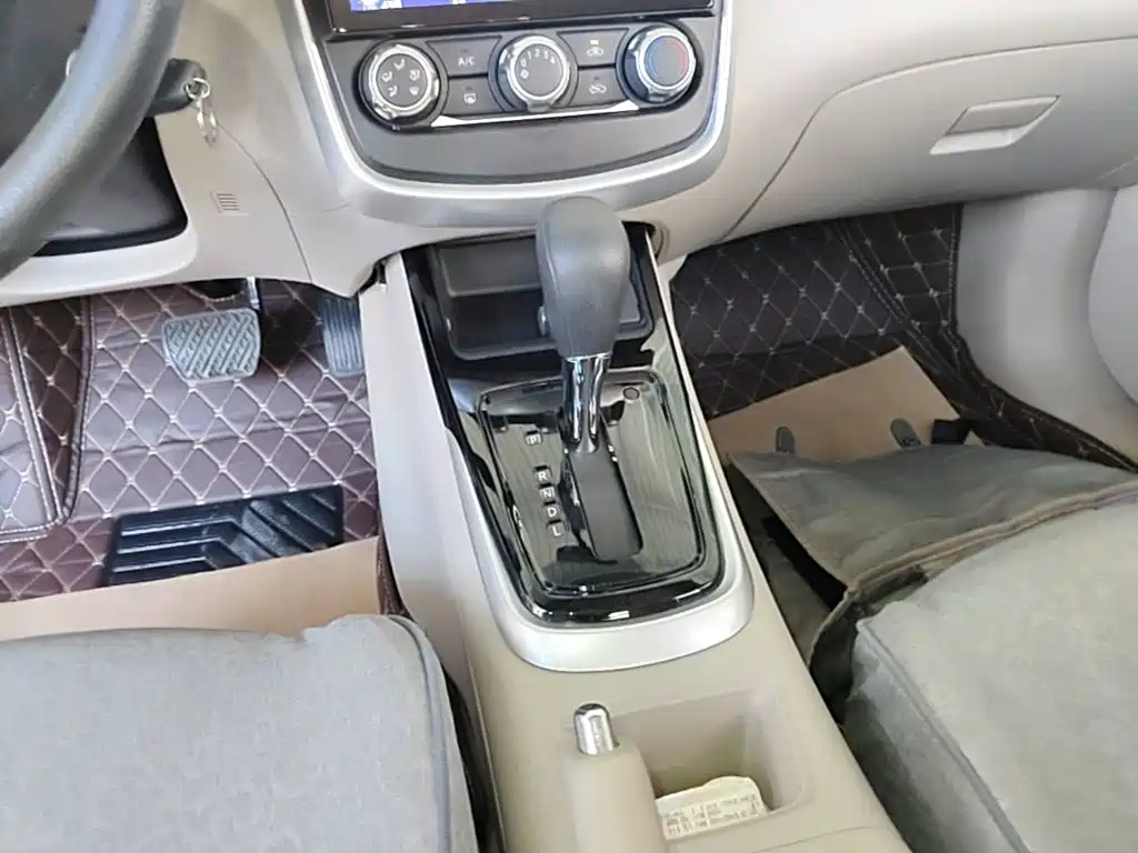 Photo 14 - Nissan Tiida