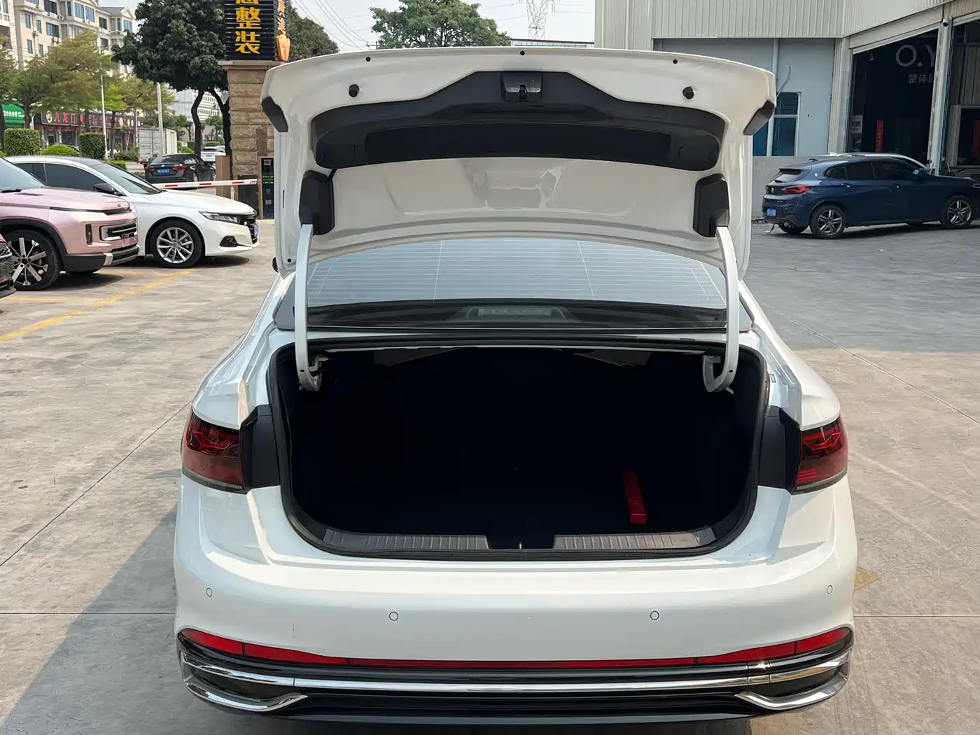 Volkswagen Sagitar 2024 300TSI DSG Surpass Edition фото 11