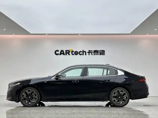 BMW 5 Series 2024 530Li Premium M Sport Package — фото 2