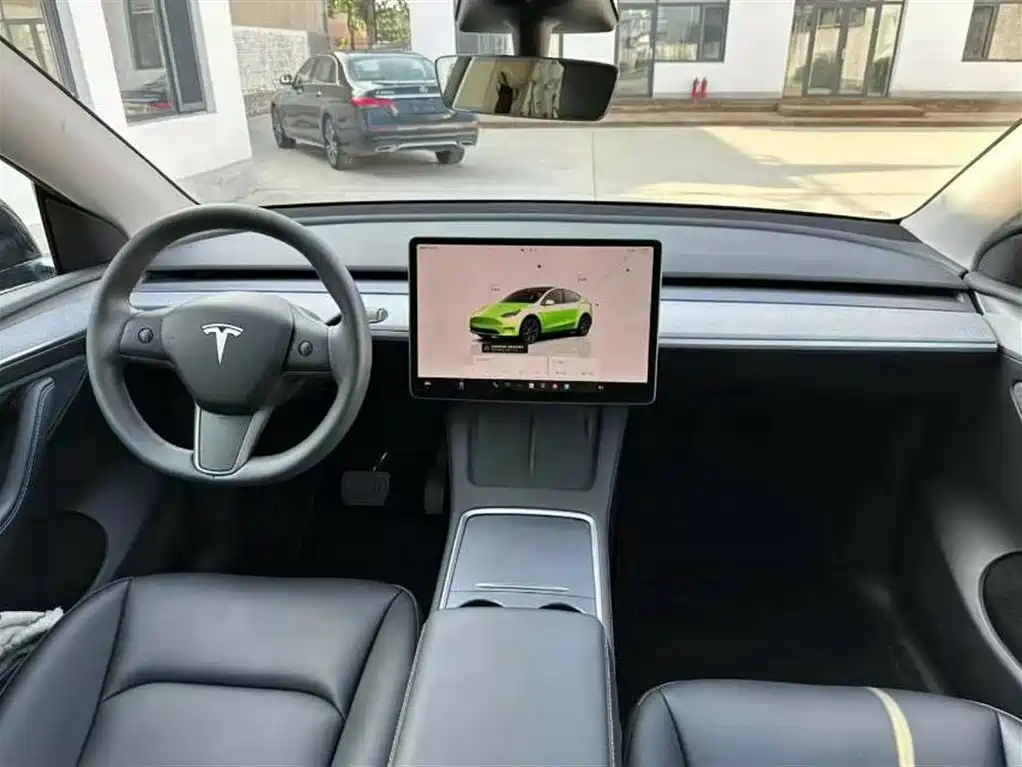 TESLA MODEL Y