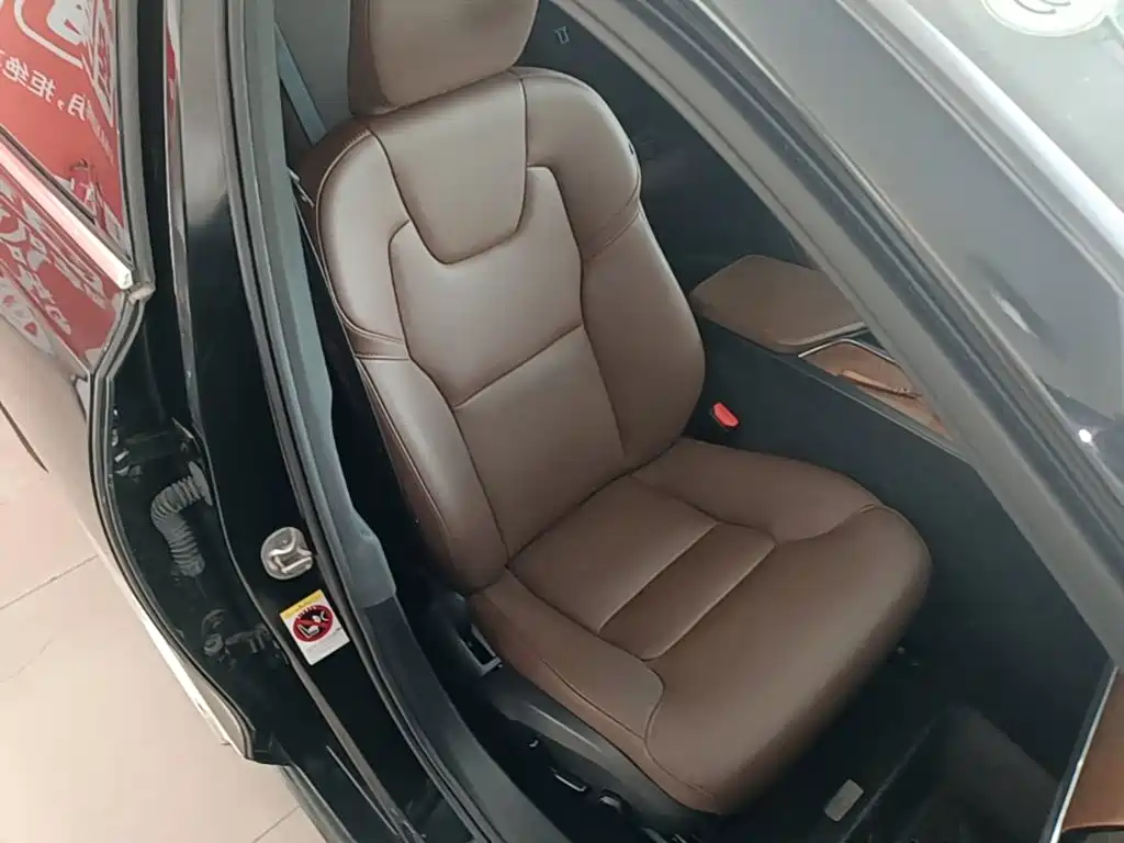 Фото 25 - Volvo S90