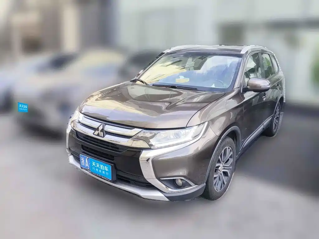 Фото 1 - Mitsubishi Outlander