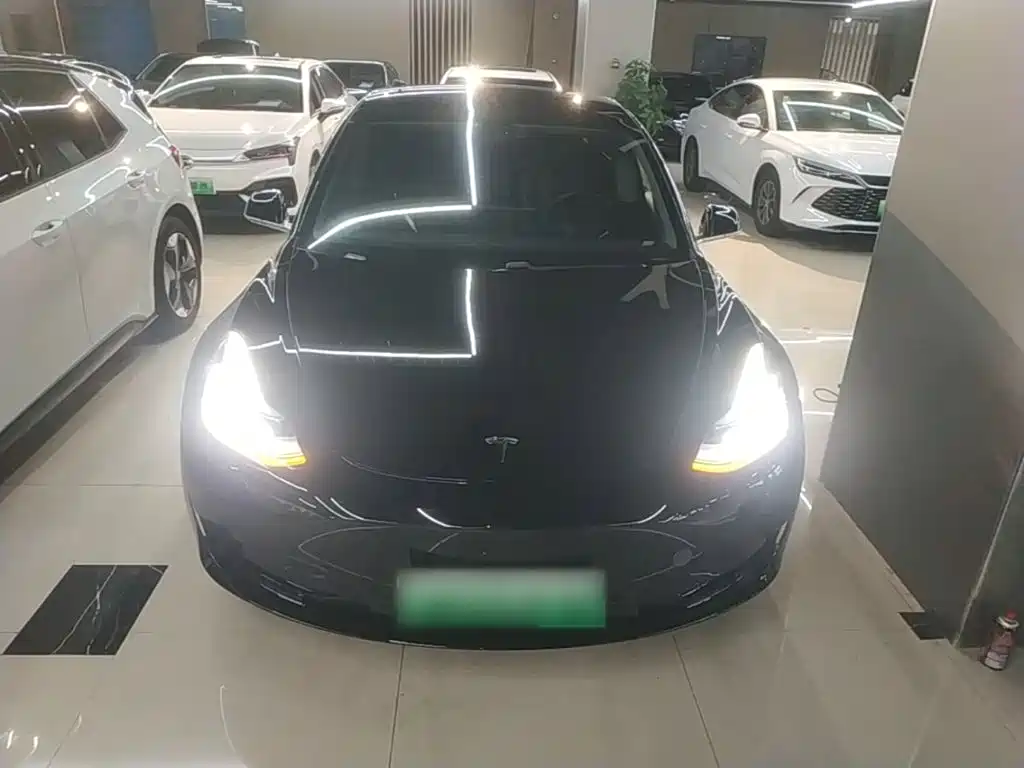 Фото 3 - Tesla Model 3