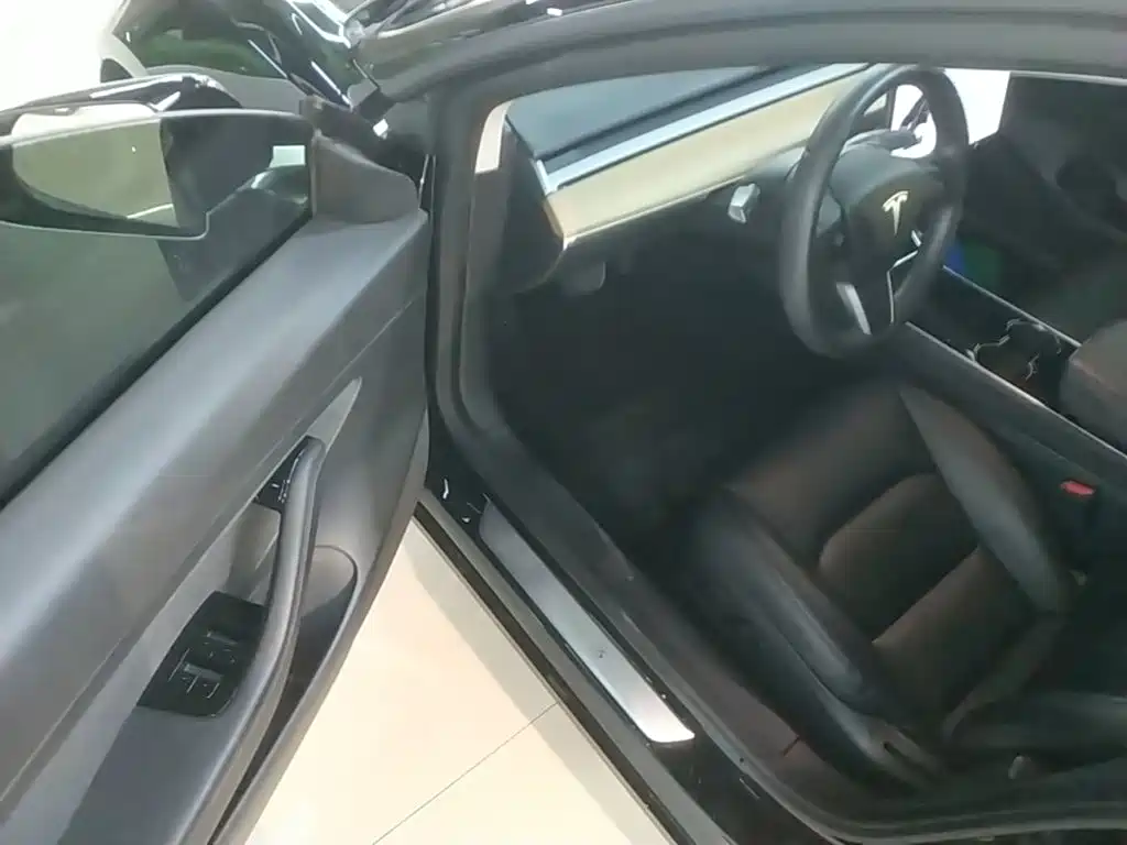 Фото 16 - Tesla Model 3
