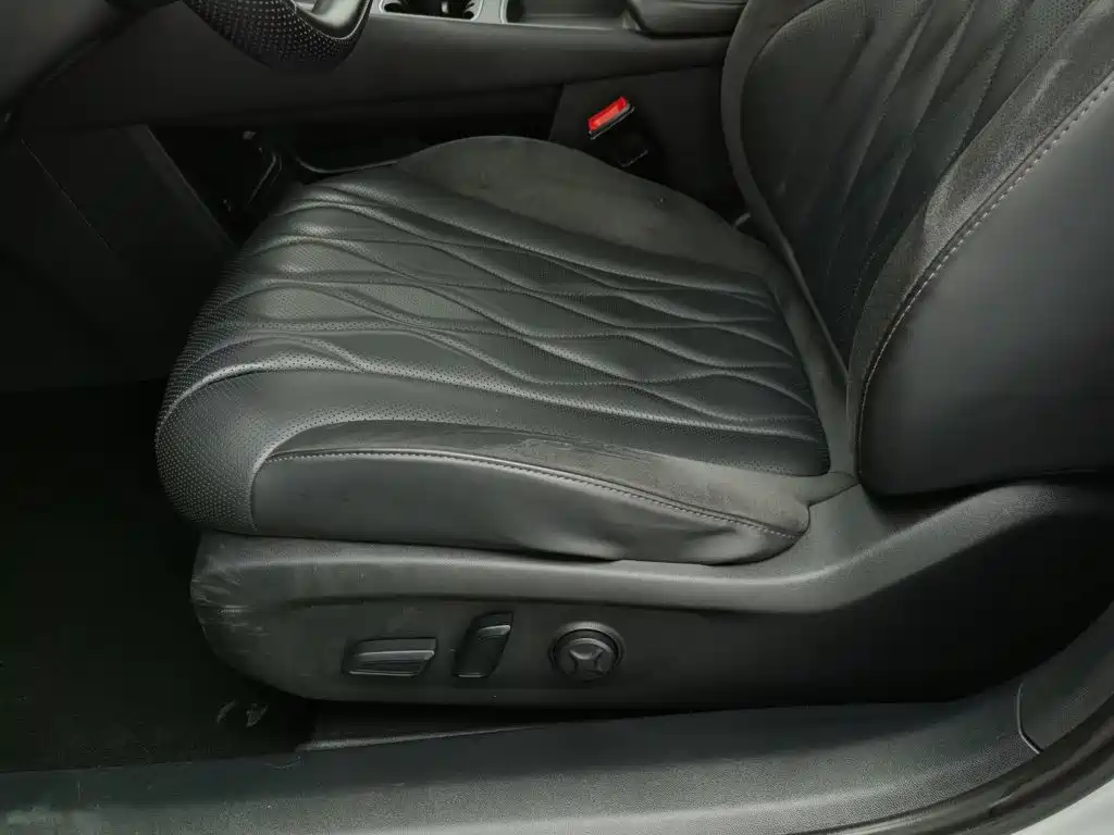 Roewe D7 2023 2023 DMH 125km Flagship Edition