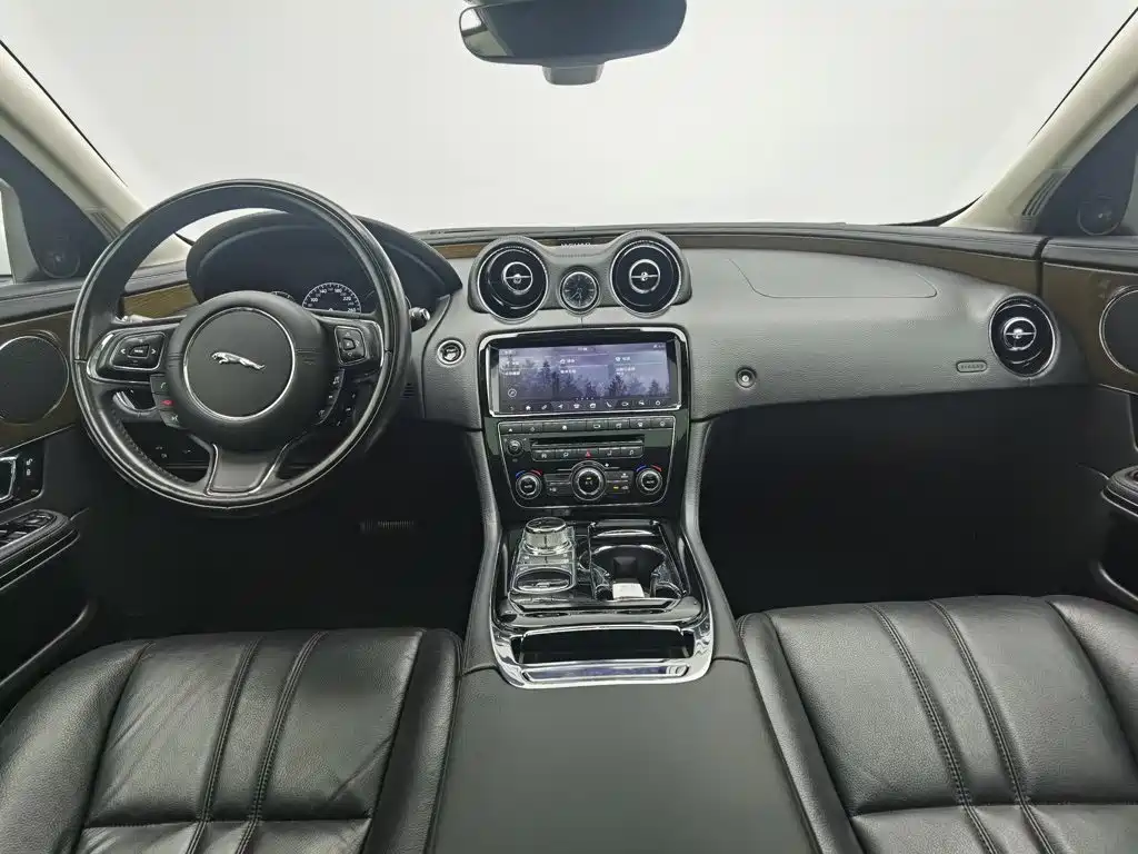 2019 Jaguar XJ