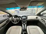 Фото 8 - Chevrolet Cruze