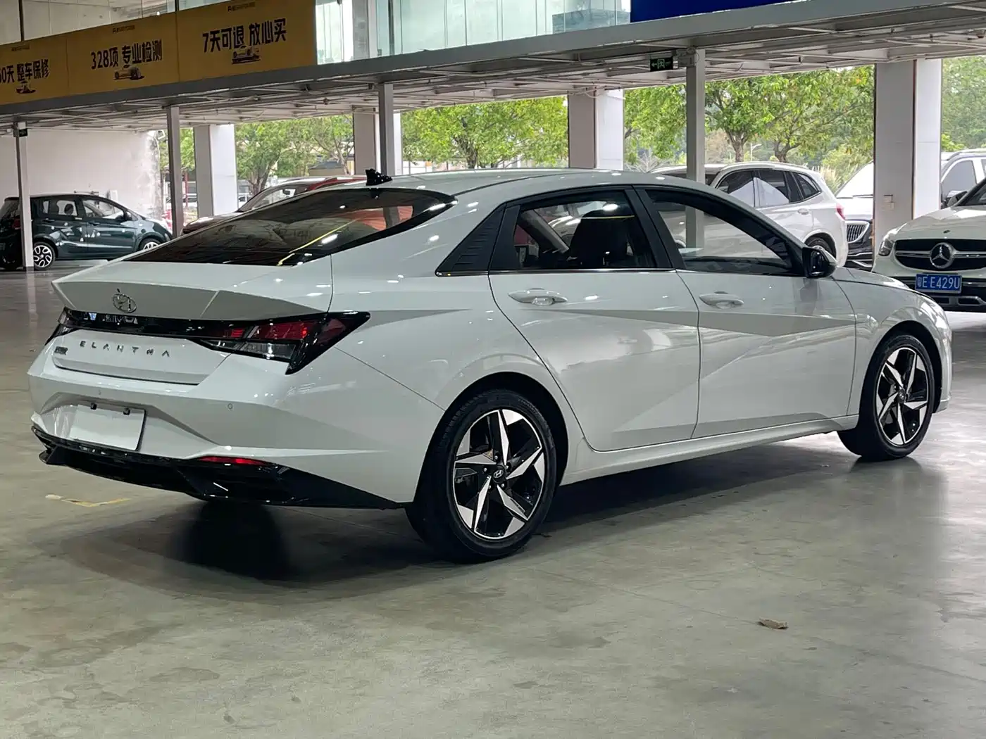 Hyundai Elantra 2023 1.5L CVT GLX Elite Edition фото 4