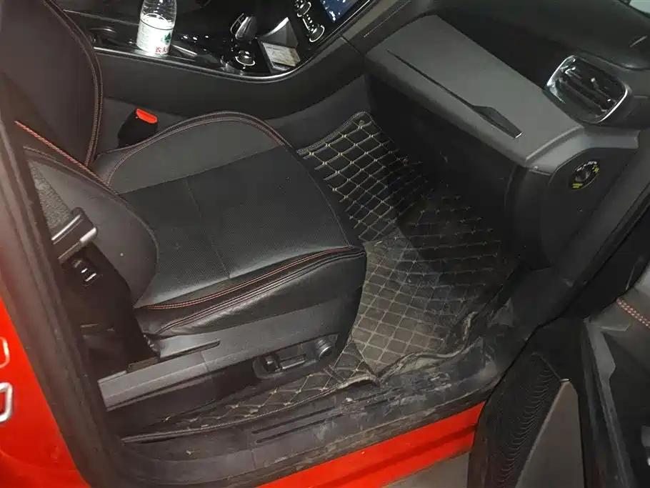 Lynk & Co 01 2017 2.0T AWD Pro фото 8