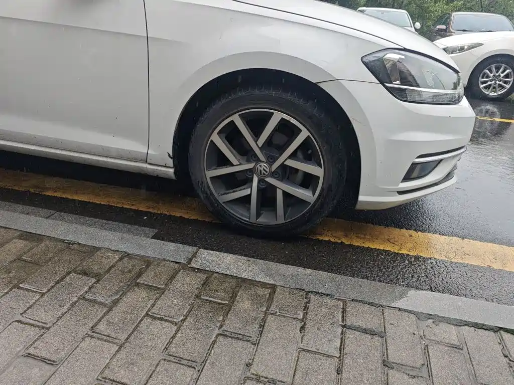 Фото 26 - Volkswagen Golf