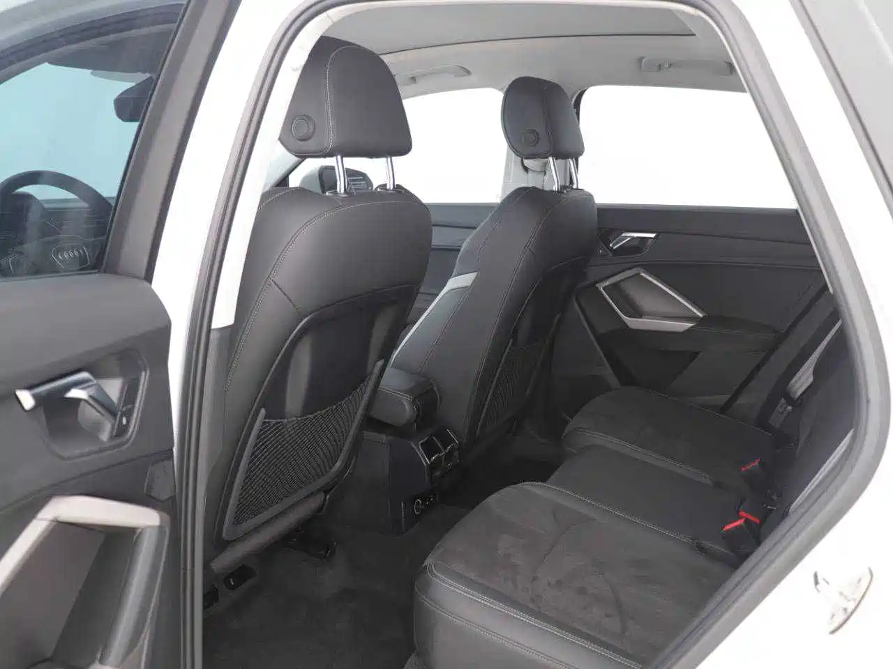 Audi Q3 2023 35 TFSI Fashion Dynamic Model (1.5T) фото 5