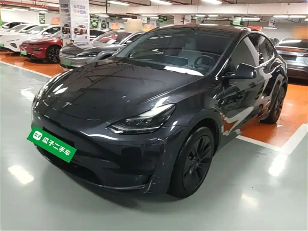 Tesla Model Y 2024