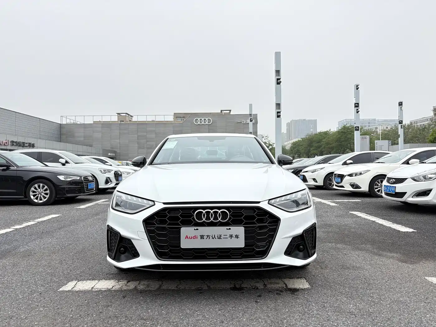 Audi A4L 2025 2 Million Celebration Edition 40 TFSI Luxury Dynamic фото 2
