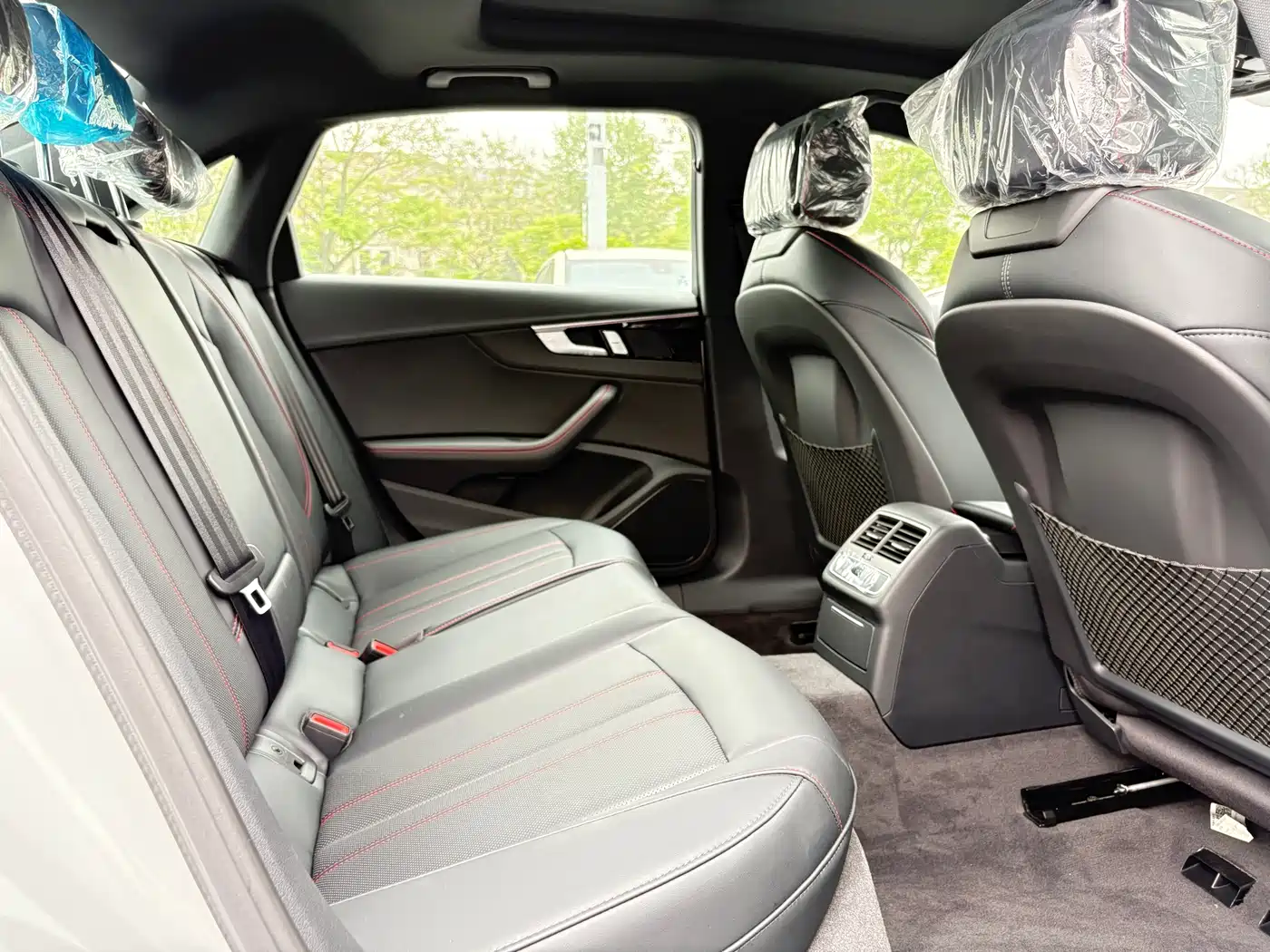 Audi A4L 2025 2 Million Celebration Edition 40 TFSI Luxury Dynamic фото 11