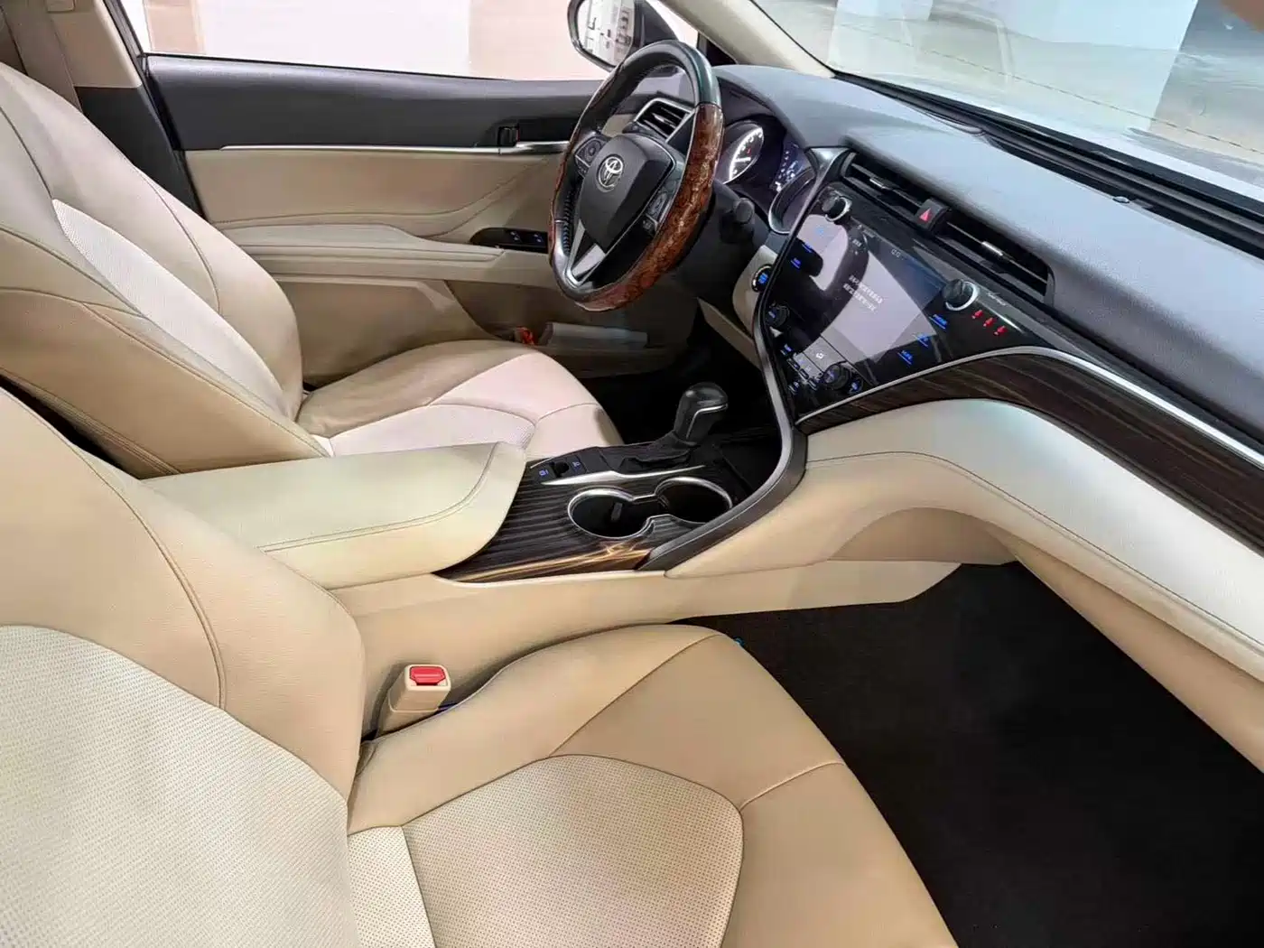 Фото 5 - Toyota Camry