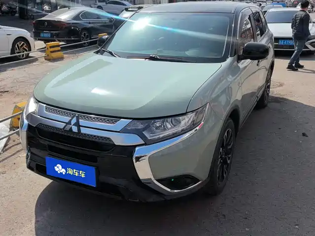 MITSUBISHI OUTLANDER