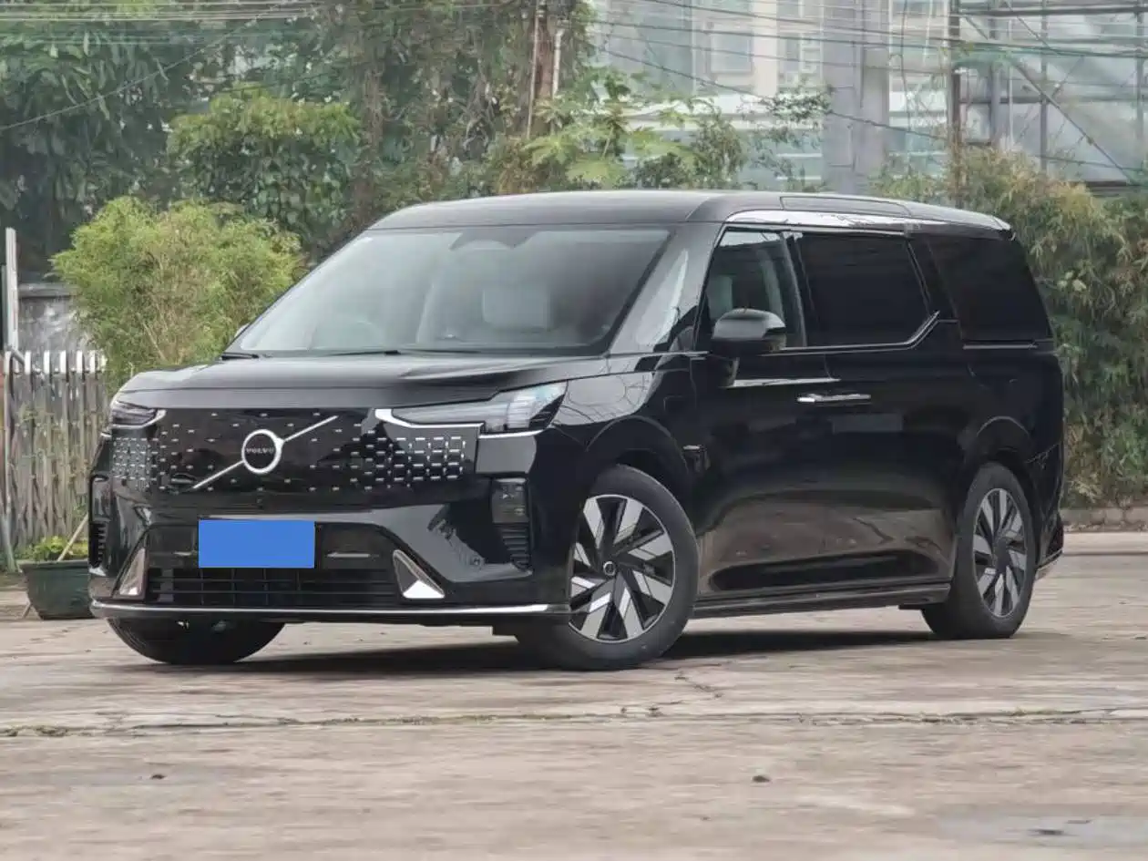 Volvo EM90 2024 2025 Ultra Six-Seater