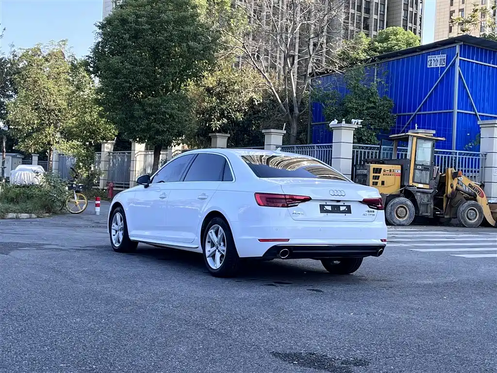 Audi A4L 2017 Plus 40 TFSI Fashion фото 6