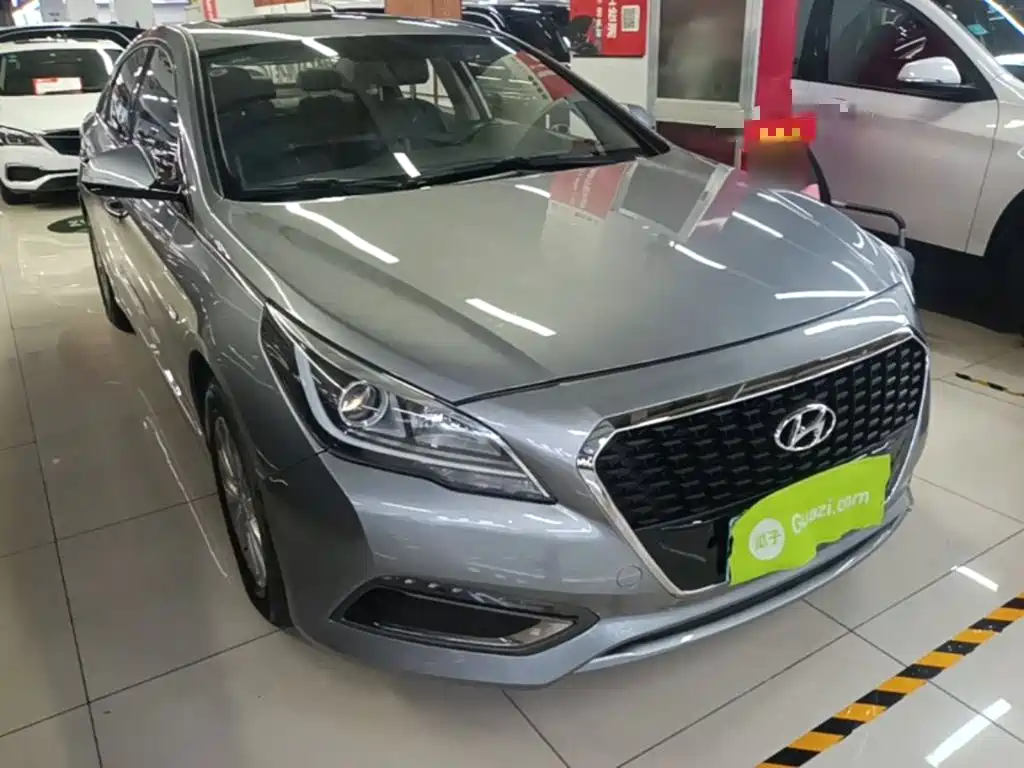 Photo 4 - Hyundai Sonata