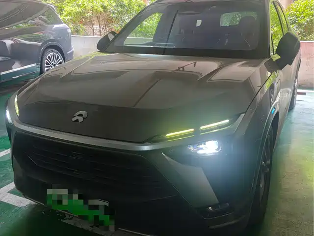 NIO ES8 2021