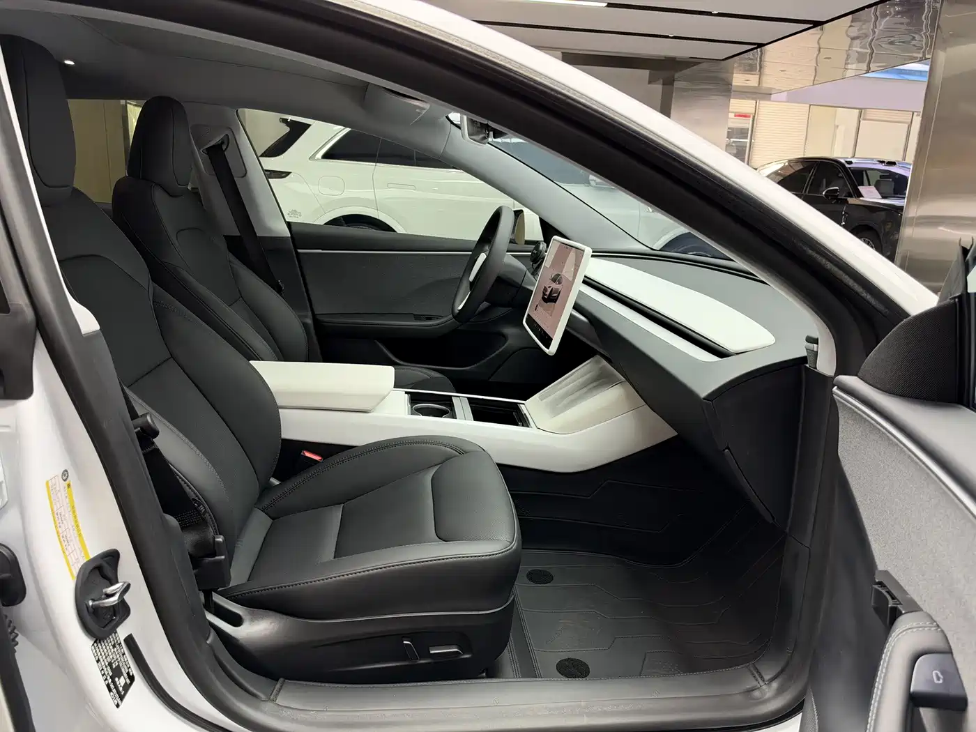 Фото 8 - Tesla Model 3