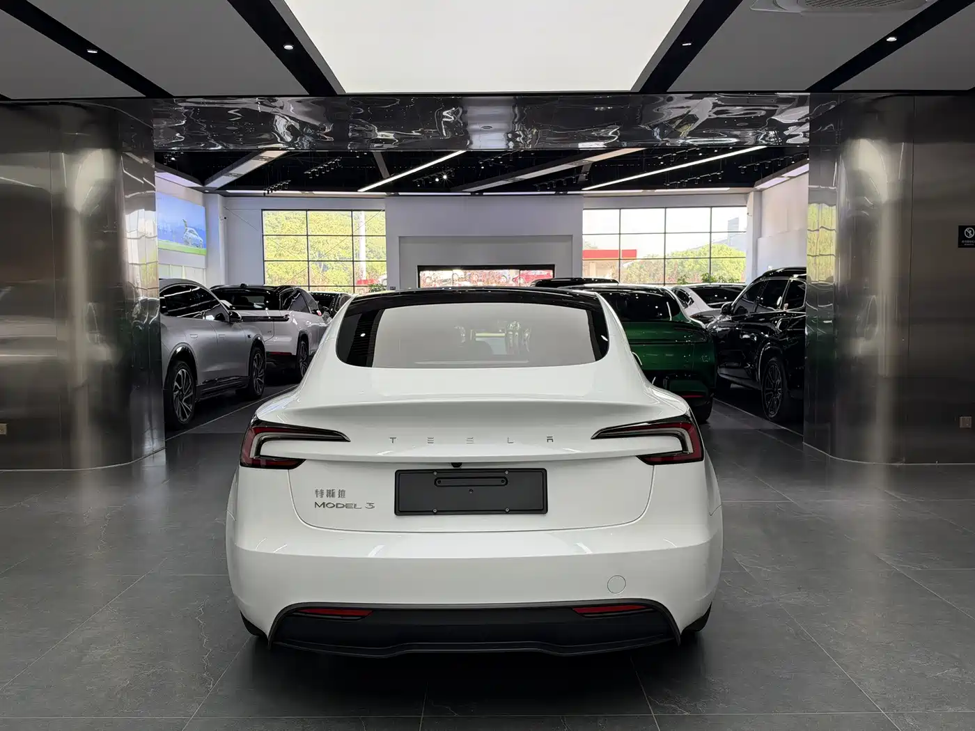 Фото 15 - Tesla Model 3