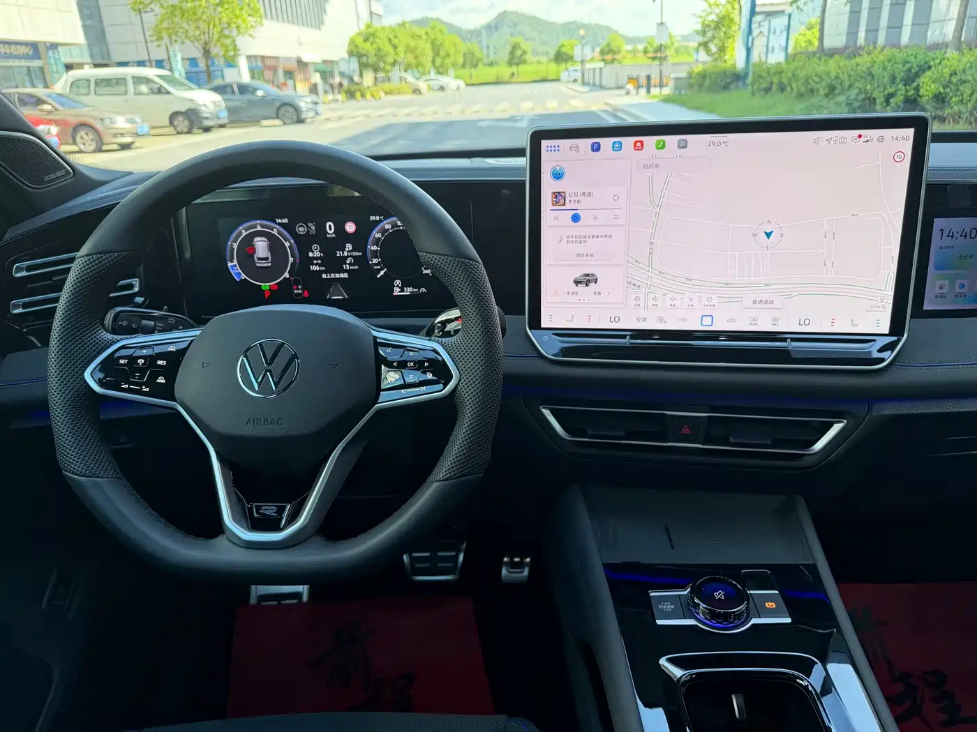 Photo 8 - Volkswagen Tiguan L