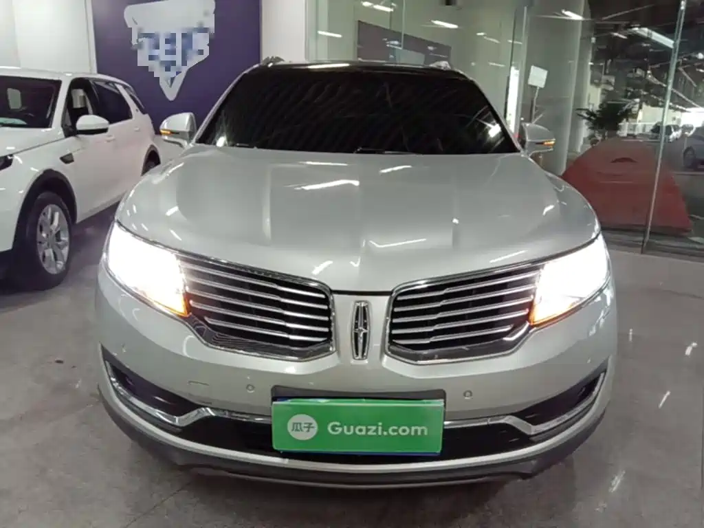 Photo 3 - Lincoln MKX