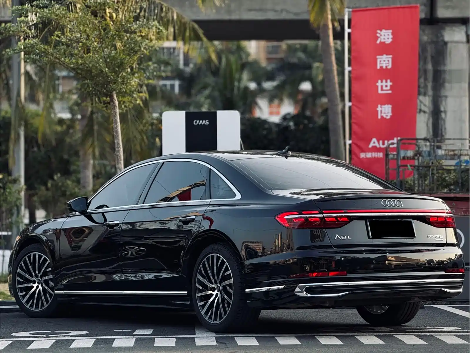 Photo 12 - Audi A8