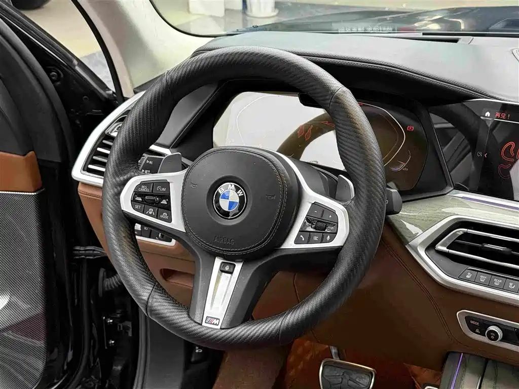 Фото 13 - BMW X7