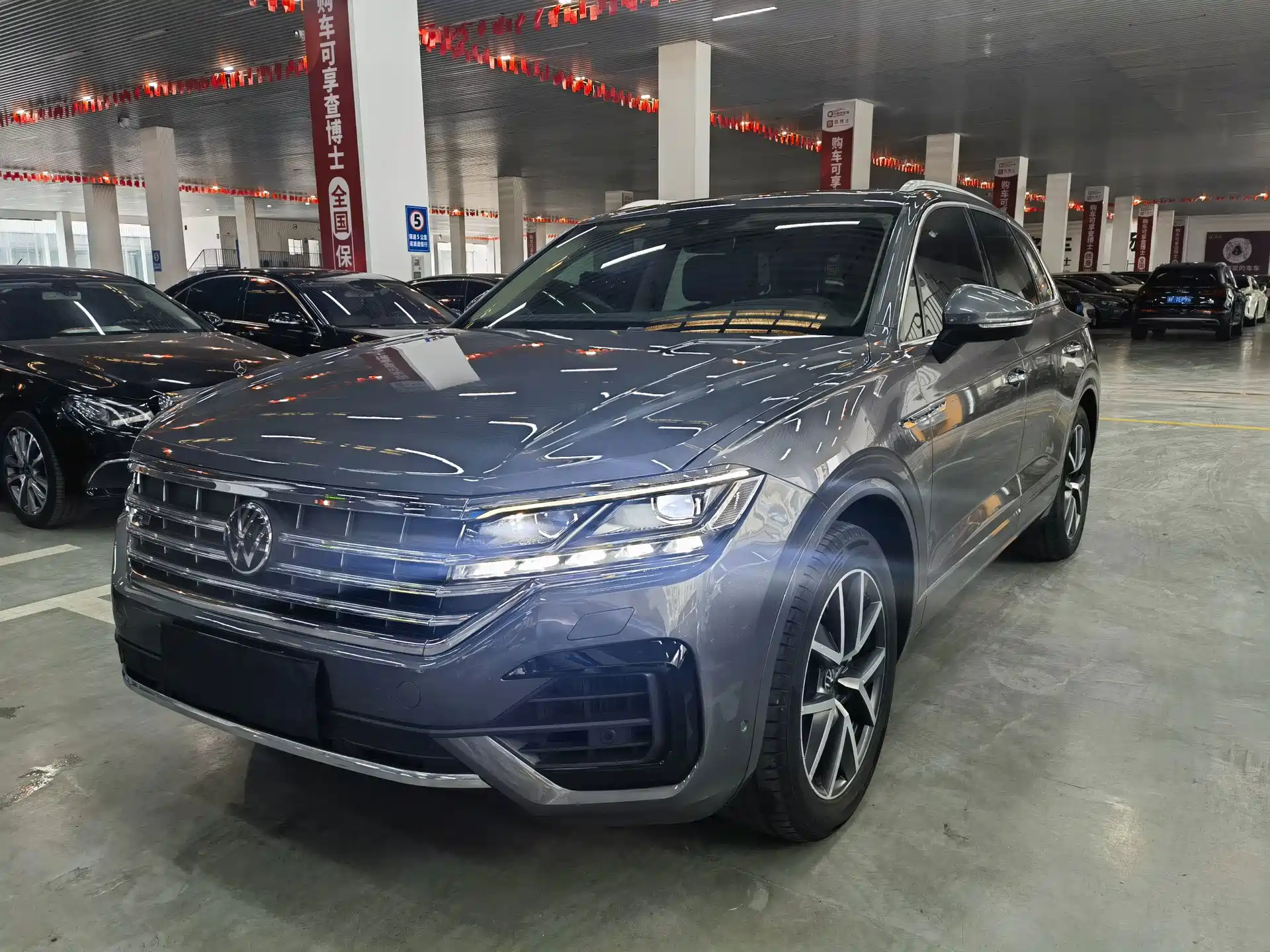 Фото 1 - Volkswagen Touareg