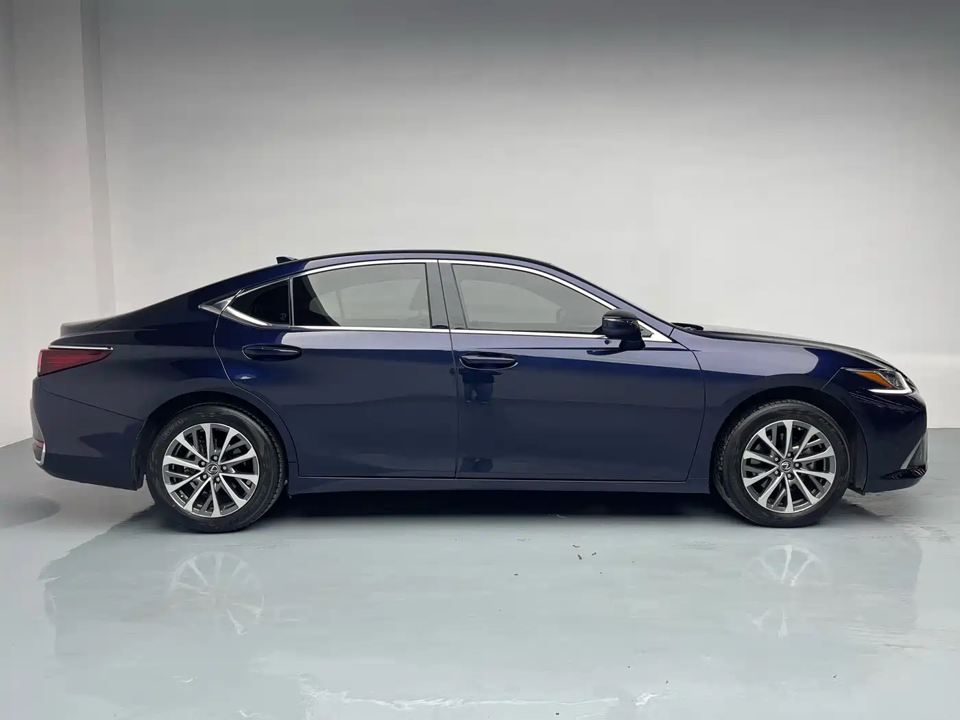 Lexus ES 2022 200 Excellence Edition фото 3