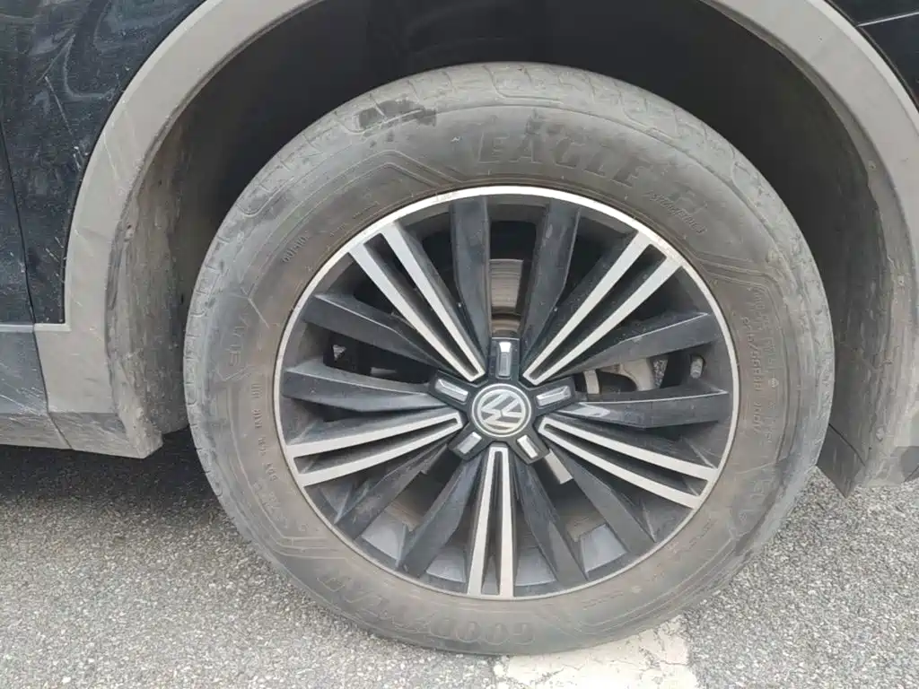 Фото 12 - Volkswagen Tiguan L