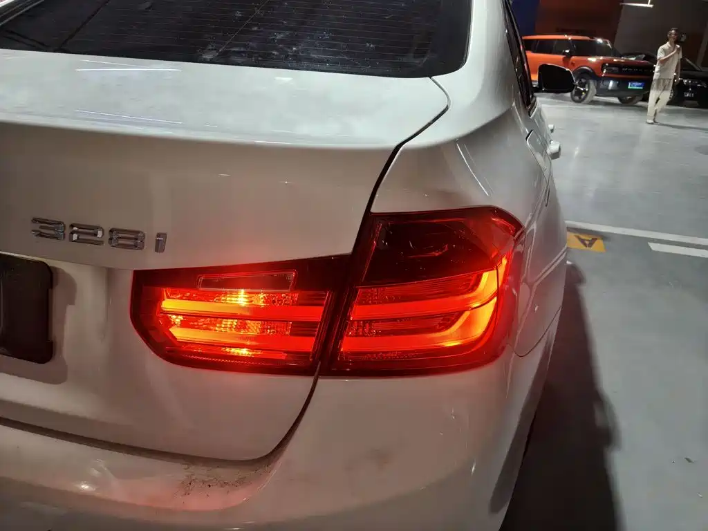 Photo 8 - BMW 3 Series