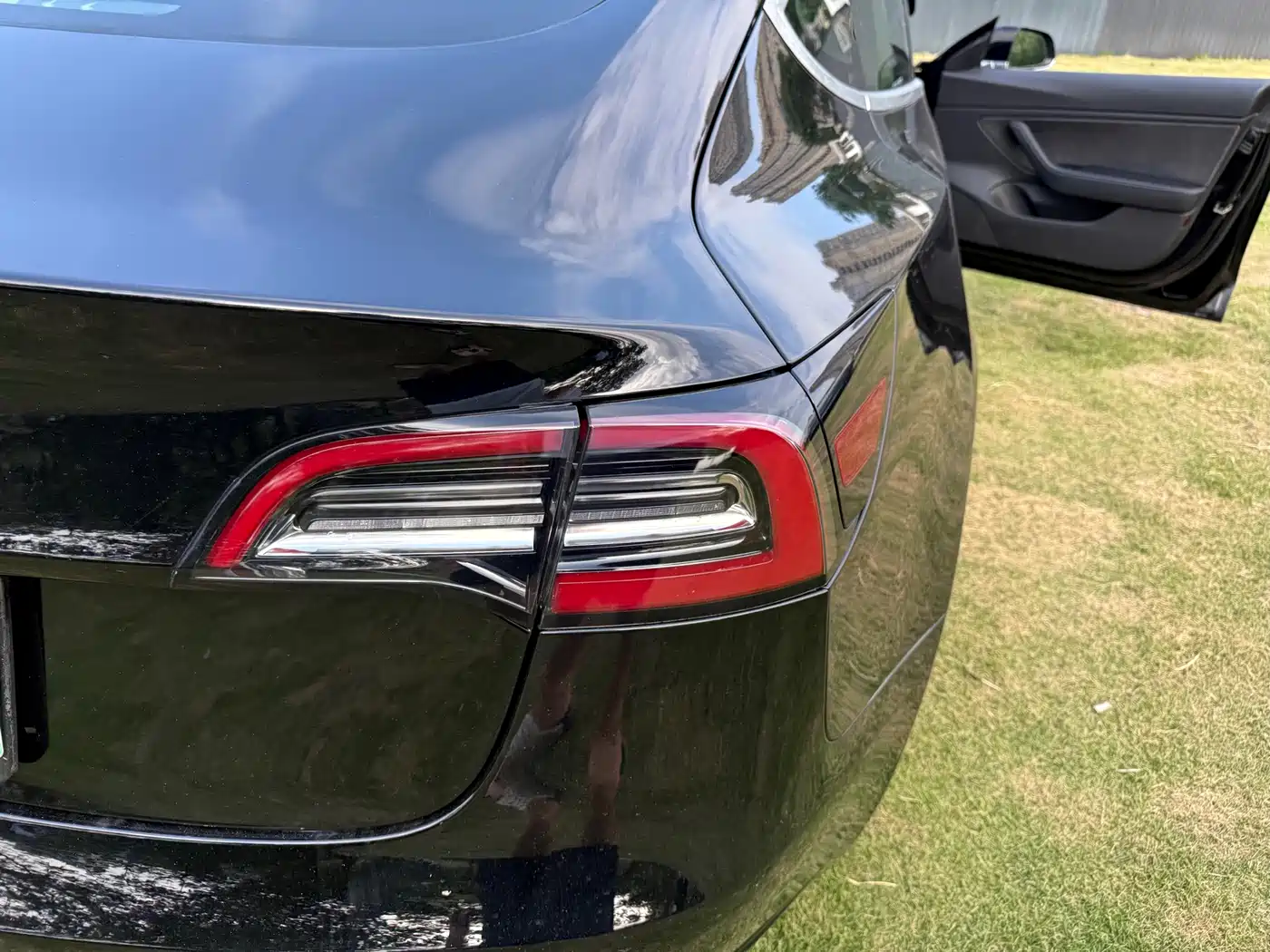 Tesla Model 3 (Import) 2019 2019 Long Range RWD Version
