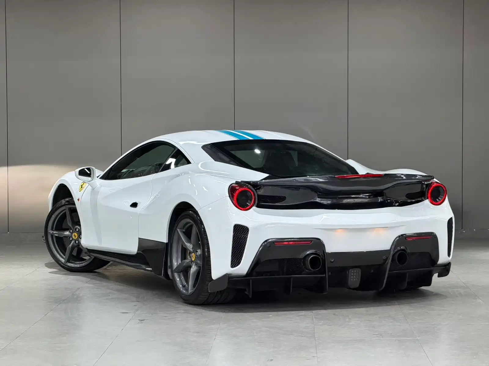 Фото 6 - Ferrari 488