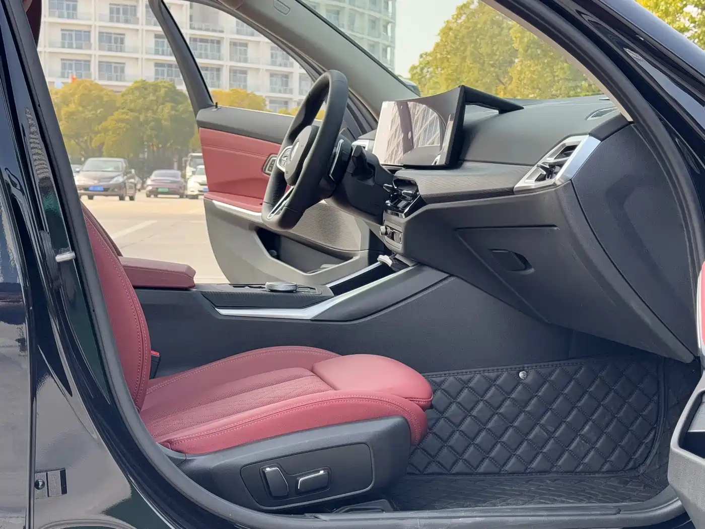 BMW 3 Series 2025 325Li M Sport Package фото 8